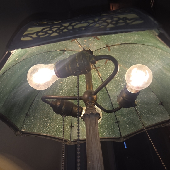 Vintage Bradley & Hubbard Art Nouveau Slag Glass Lamp - Picture 8 of 10